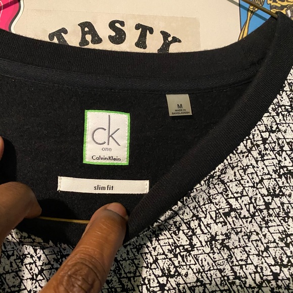 Calvin Klein sweater - Picture 3 of 4